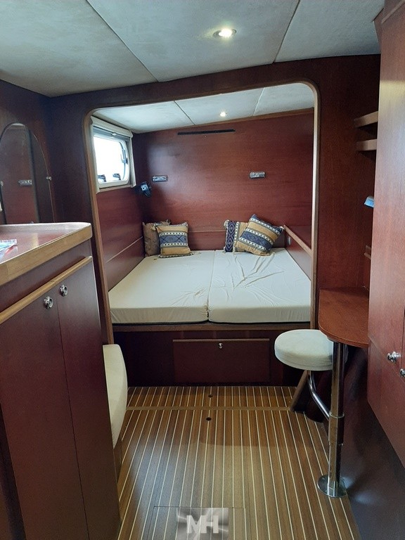 Catana 581