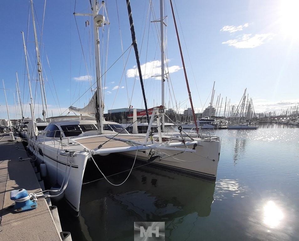 Catana 581