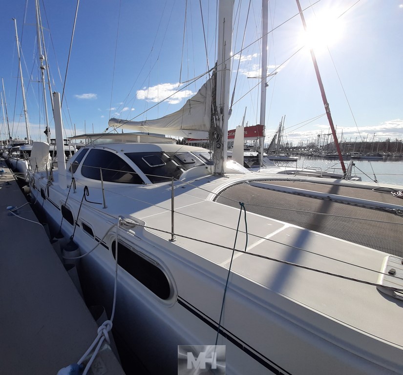 Catana 581