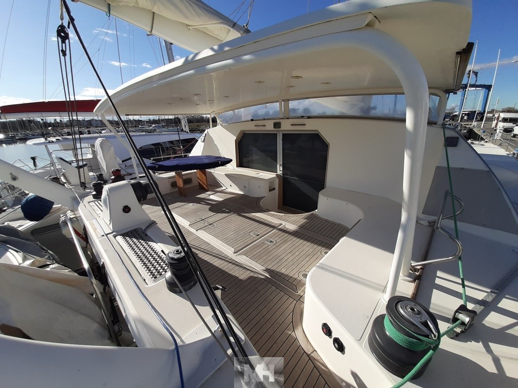 Catana 581